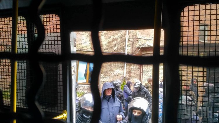 Спецназовцы в Святошинском райсуде Киева задержали около 20 активистов