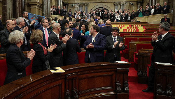 Парламент Каталонии проголосовал за резолюцию о провозглашении независимости от Испании