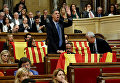 Лидер популярной партии Ксавье Гарсия Альбиоль выступает на пленарном заседании в региональном парламенте Каталонии в Барселоне