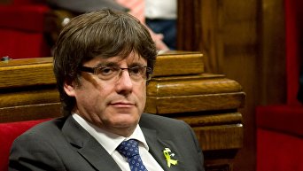 Глава женералитета (правительства) Каталонии Карлес Пучдемон на заседании парламента Каталонии, на котором депутаты проголосовали за независимость от Испании