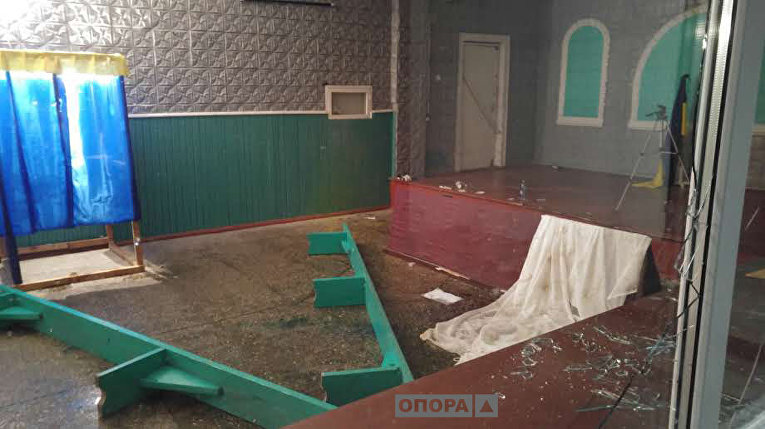 На месте нападения на избирательный участок в селе Майском Днепропетровской области