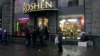 Протест в магазине Roshen. Видео