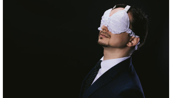 Японцы придумали маску для сна в форме бюстгальтера