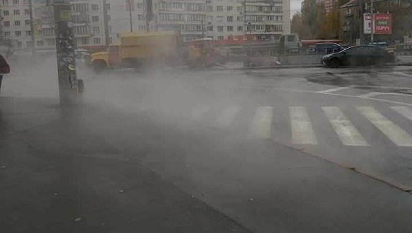 На месте прорыва трубы в Киеве, утро 31 октября 2017