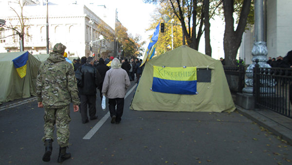 Митинг у здания Верховной Рады Украины в Киеве