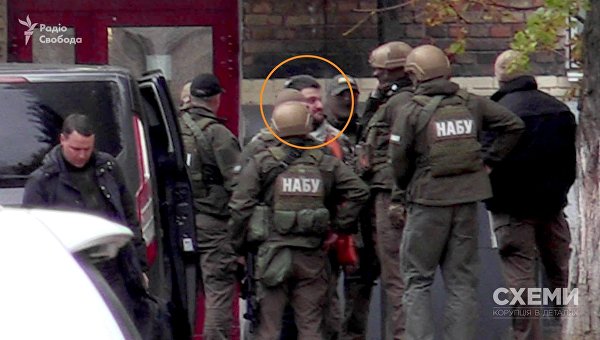 Алекснадра Авакова в окружении силовиков привезли в НАБУ