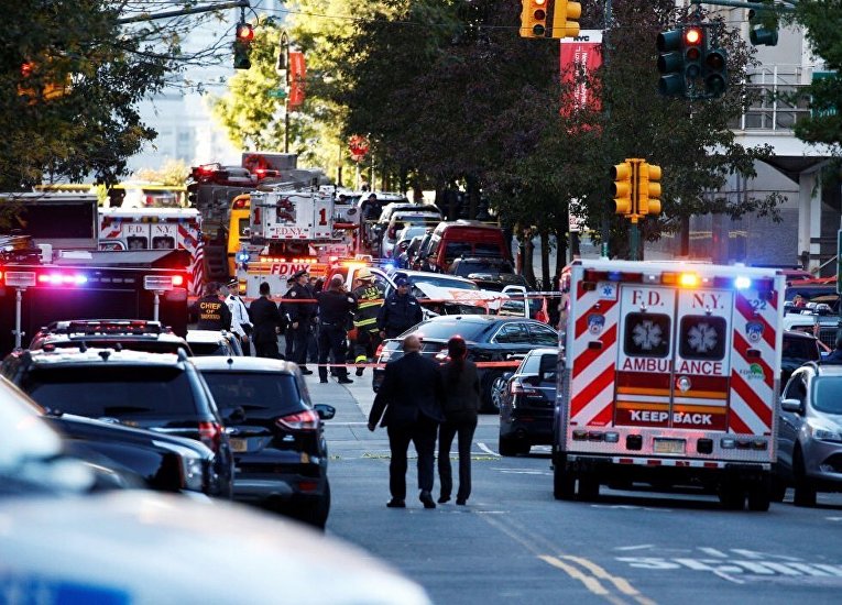Теракт в Нью-Йорке. Наезд грузовика на пешеходов и велосипедистов