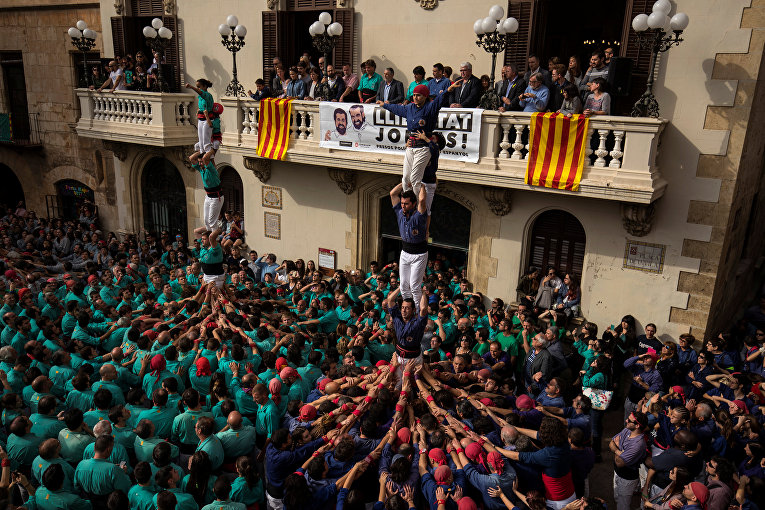 Фестиваль Кастелей: как в Каталонии строят замки из людей
