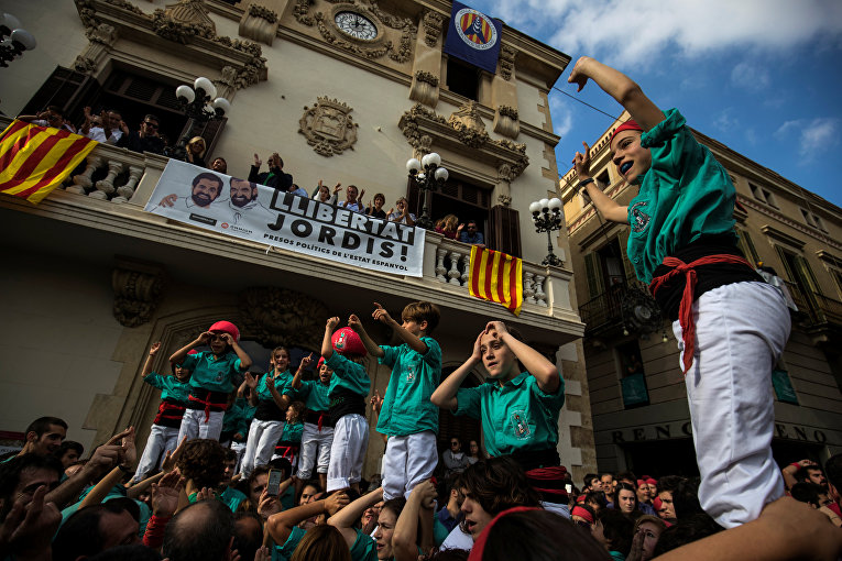 Фестиваль Кастелей: как в Каталонии строят замки из людей
