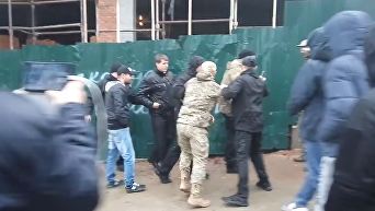 Разборки на месте незаконного строительства в Киеве. Видео