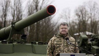 Президент Петр Порошенко на полигоне в Киевской области