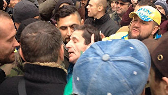 В Киеве толпа избила советника главы МВД Зоряна Шкиряка