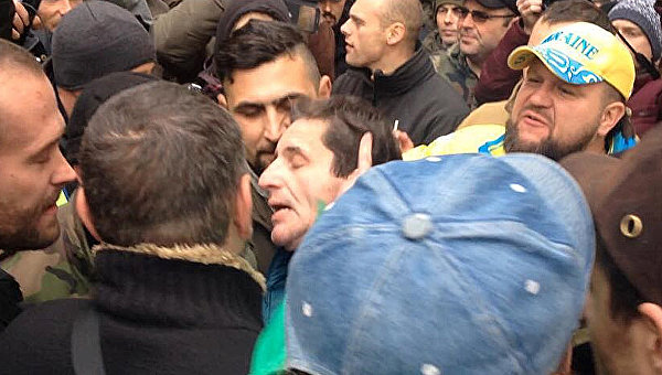 В Киеве толпа избила советника главы МВД Зоряна Шкиряка