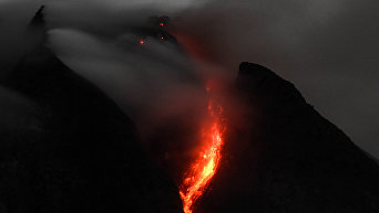 Извержение вулкана на Суматре
