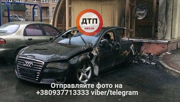 В Киеве взорвалось и сгорело авто