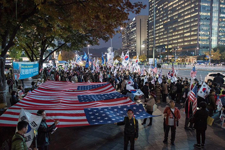 В Южной Корее проходит митинг в поддержку политики США и Дональда Трампа.