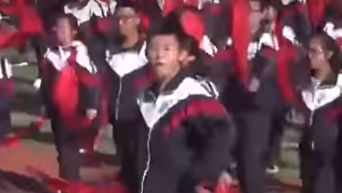 Страстный танец на школьной перемене в Китае