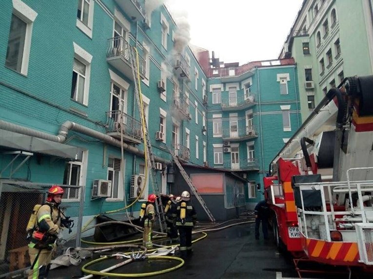 Пожар в центре Киева: сгорел стейк-хауз