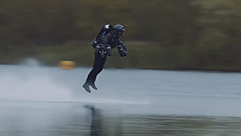 Британец побил мировой рекорд скорости на летающем костюме