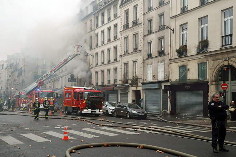 Пожар в центральном районе Парижа. При возгорании магазина одежды пострадали шесть человек