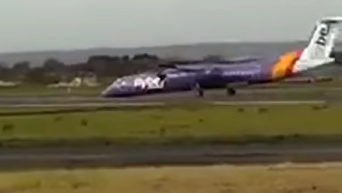 Появились кадры посадки самолета в Белфасте без переднего шасси. Видео