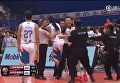 Американские баскетболисты сцепились на матче в Китае. Видео