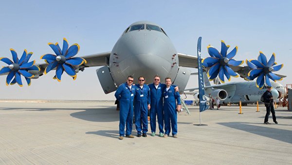 Антонов показал на авиашоу в Дубае два транспортных самолета