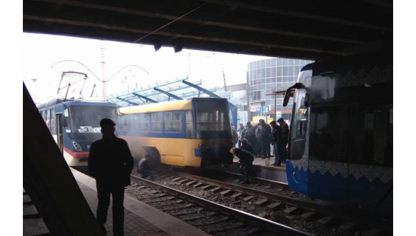Трамвай загорелся в Киеве, 13 ноября 2017