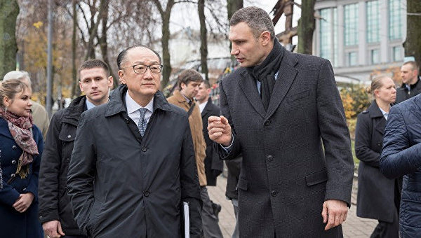 Глава Всемирного банка Джим Йонг Ким и мэр Киева Виталий Кличко