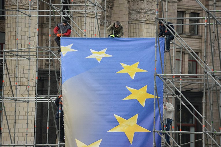 На Крещатике началась подготовка к годовщине Евромайдана