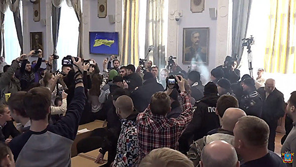 Заседание Николаевского горсовета и петарда, 16 ноября 2017