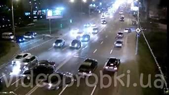 Появилось видео ДТП с четырьмя авто на Воздухофлотском мосту в Киеве