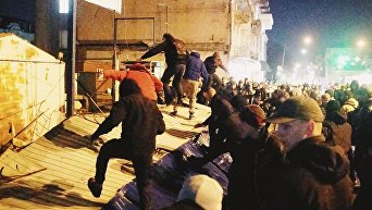 Националисты захватили стройку на Сенном рынке в Киеве