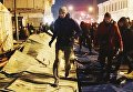 Активисты во главе с Национальным корпусом снесли забор вокруг Сенного рынка в Киеве