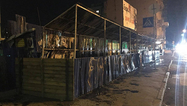 Восстановленный забор вокруг Сенного рынка в Киеве