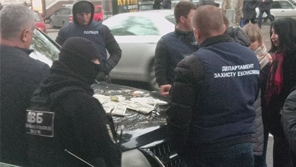 Задержание полицейского на взятке в Одессе