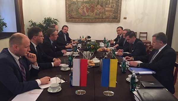 Польско-украинские переговоры о снятии моратория на эксгумацию