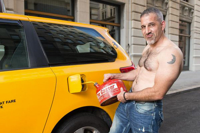 Горячие таксисты стали героями эротического календаря