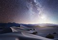Снимок Песок и звезды. Национальный парк Долина смерти, США датского фотографа Петера Иверсена (Peter Iversen)стал победителем конкурса в категории Цифровое искусство.