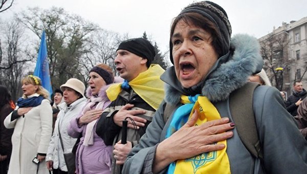 Участники акции, посвященной 4ой годовщине Евромайдана в Харькове.