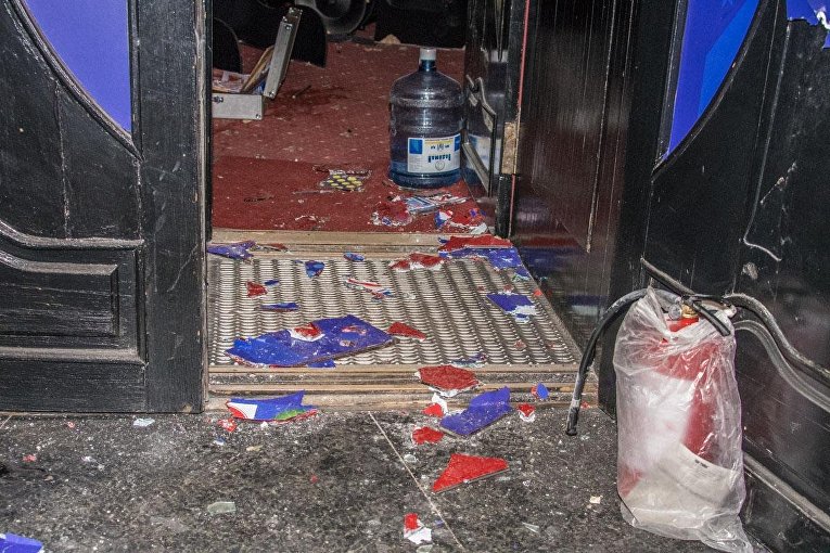 Активисты Нацкорпуса разгромили лотерейные киоски и игровые автоматы на Нивках