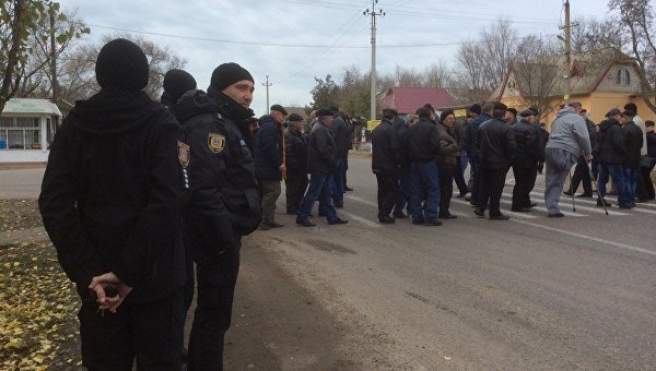 Отставные милиционеры перекрыли международную трассу в Одесской области