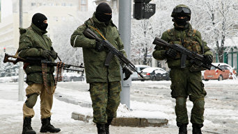 Вооруженные люди на улицах Луганска