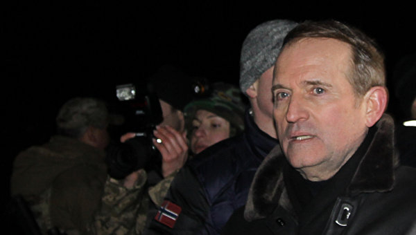 Виктор Медведчук во время обмена пленными между ополченцами ДНР, ЛНР и украинскими силовикам