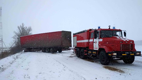Луганск замело снегом