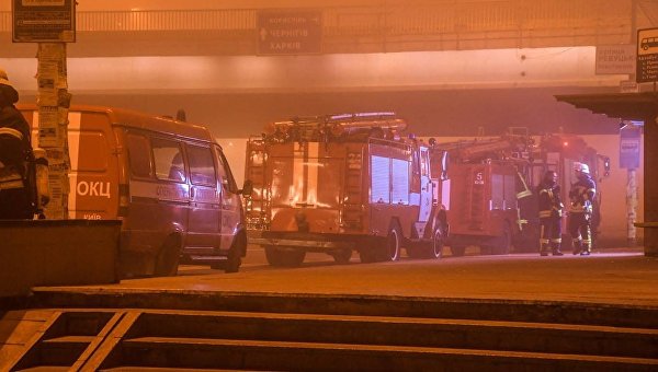 Пожарные у метро Харьковская