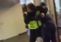 Подростки избивают полицейского в Риге