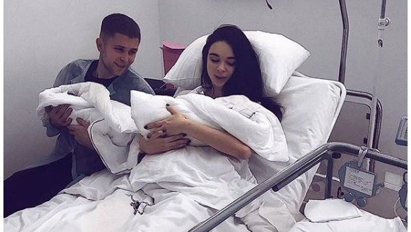 У нападающего киевского Динамо Артема Кравца и его супруги Анна родилась двойня