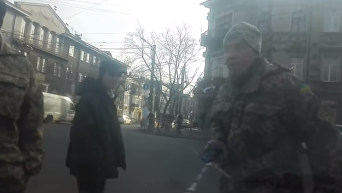 Студент vs военкомат. На дороге в Одессе устроили спектакль. Видео