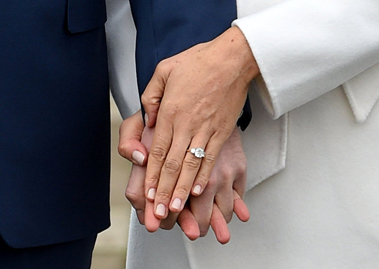 Принц Гарри помолвился с актрисой Меган Маркл